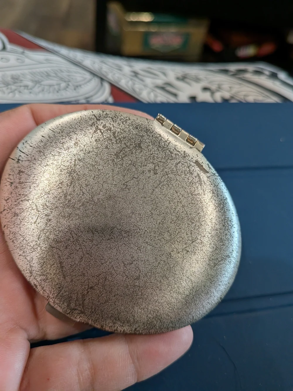 Vintage 'Hello Gorgeous' Engraved Compact Mirror - Metallic Gold